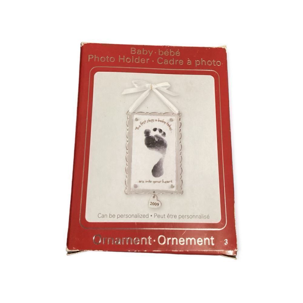 Heirloom Collection Baby’s Foot Print Ornament Photo Holder 2009
